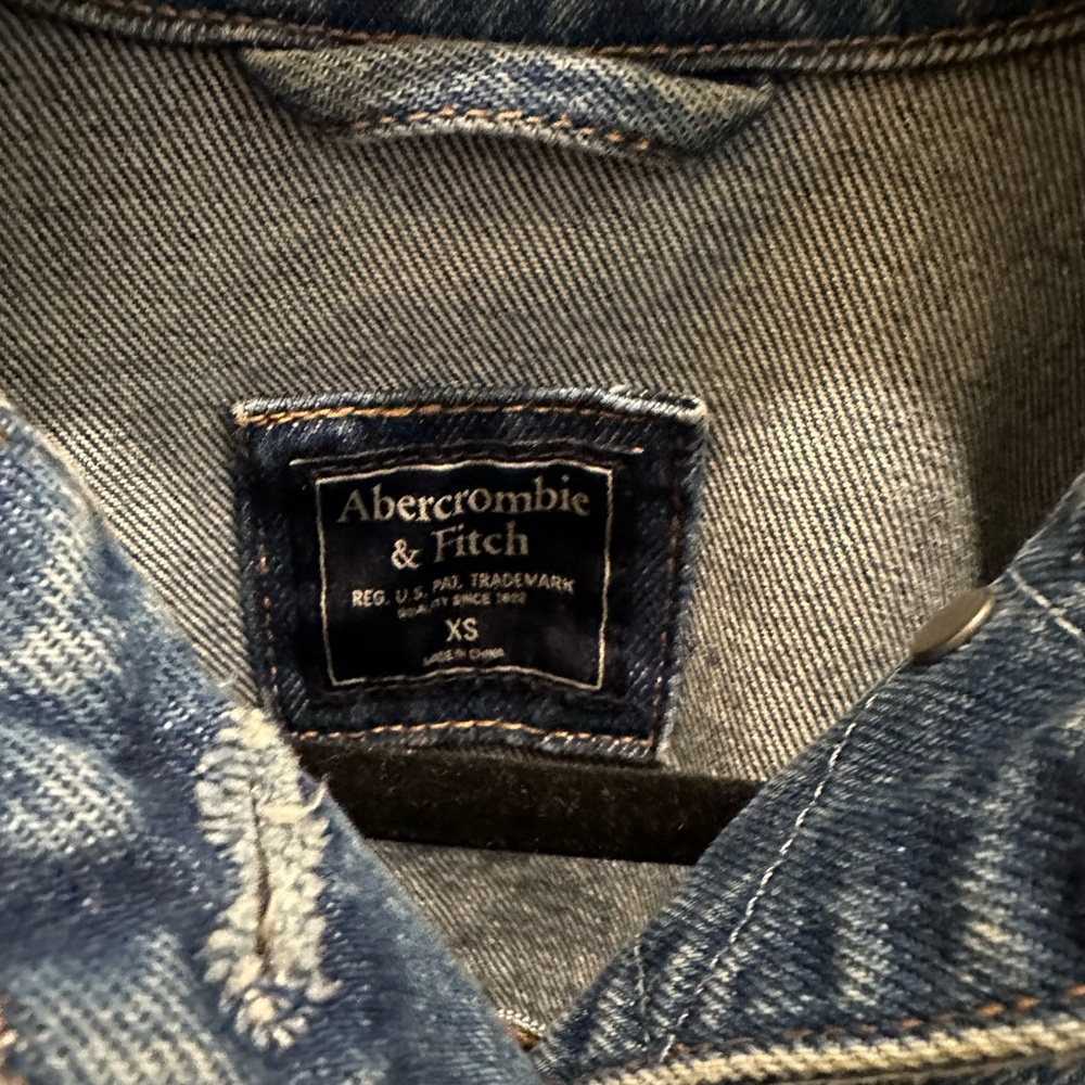 Abercrombie & Fitch Oversized Boyfriend Trucker Denim Jean Jacket Sz XS - Picture 3 of 4
